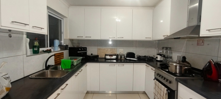 3 Bedroom Property for Sale in Strandfontein Village Western Cape